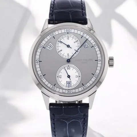 Patek Philippe Annual Calendar Regulator 5235G-001 40.5mm White gold Silver