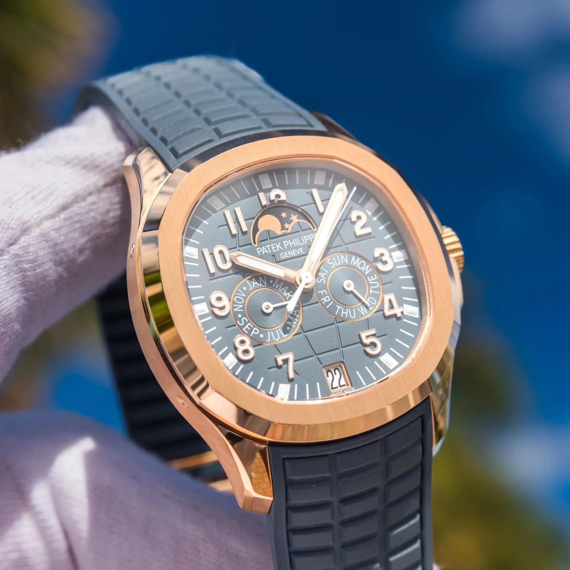 Patek Philippe Aquanaut 5261R-001 40mm Rose gold Blue