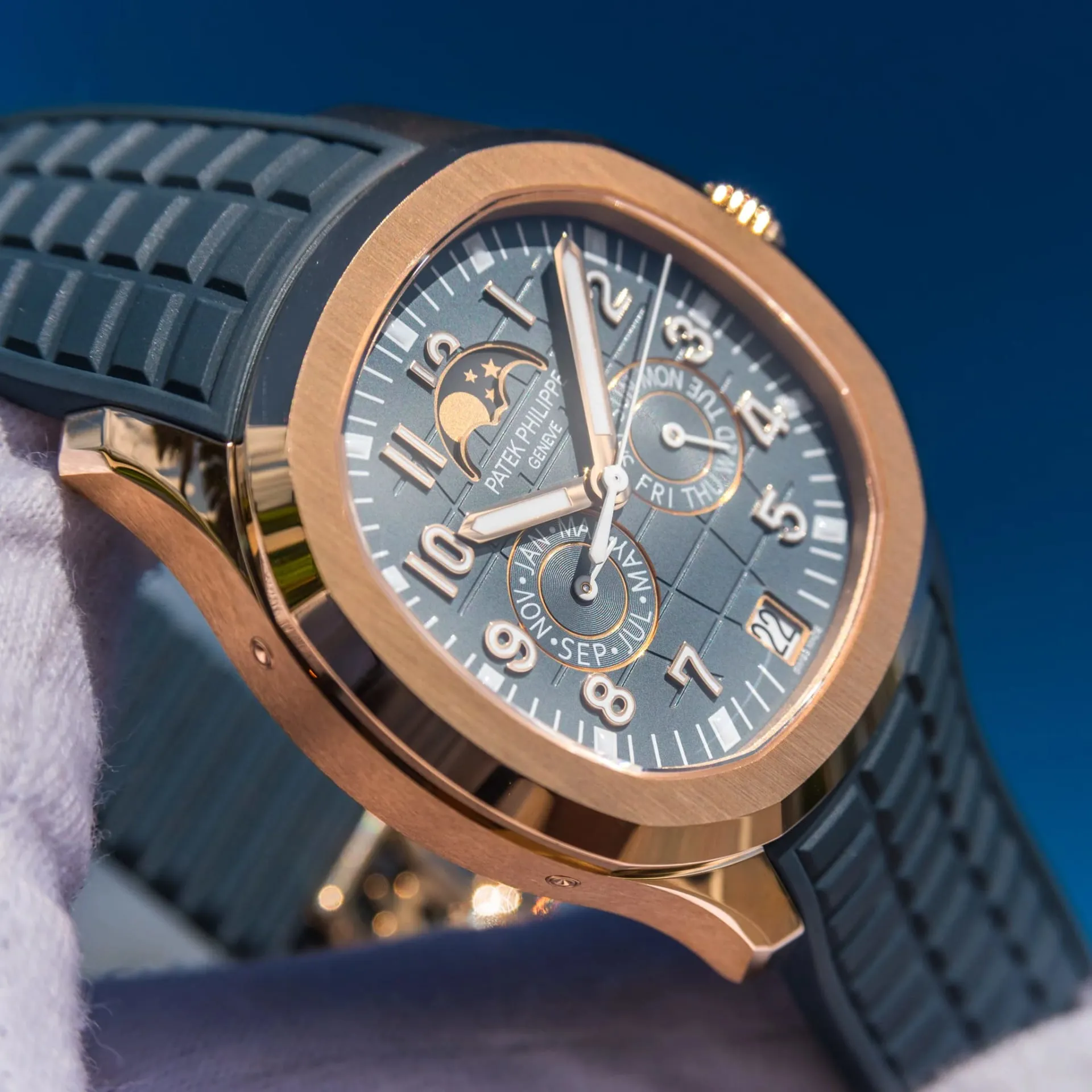 Patek Philippe Aquanaut 5261R-001 40mm Rose gold Blue 1