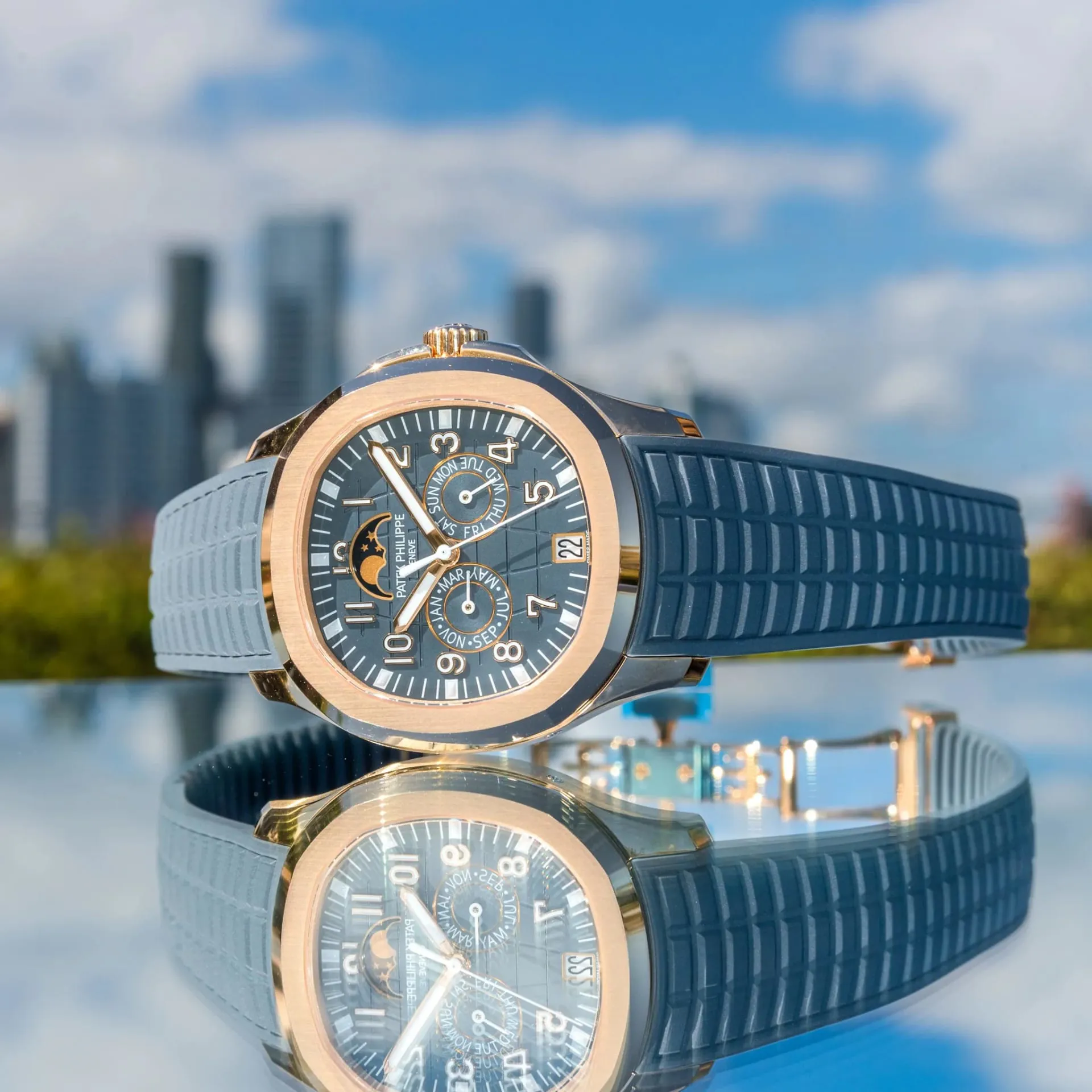 Patek Philippe Aquanaut 5261R-001 40mm Rose gold Blue 3