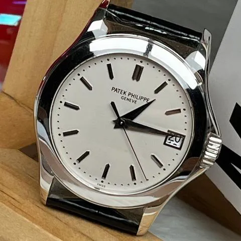 Patek Philippe Calatrava 5107G-001 37mm White gold White