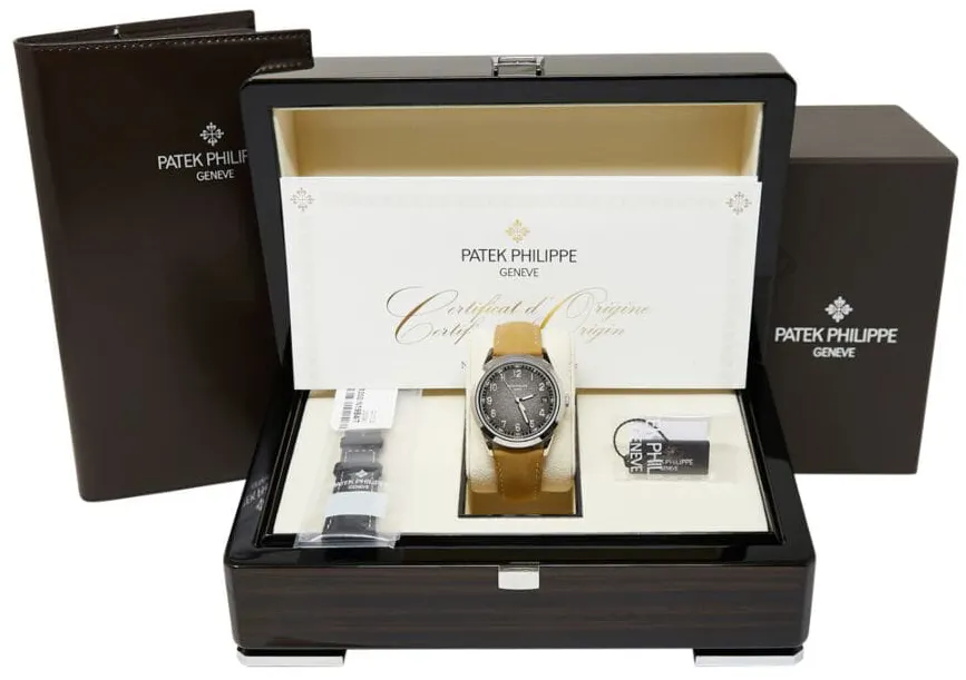 Patek Philippe Calatrava 5226G-001 40mm White gold Gray 5