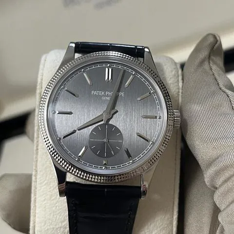 Patek Philippe Calatrava 6119G-001 39mm White gold Gray