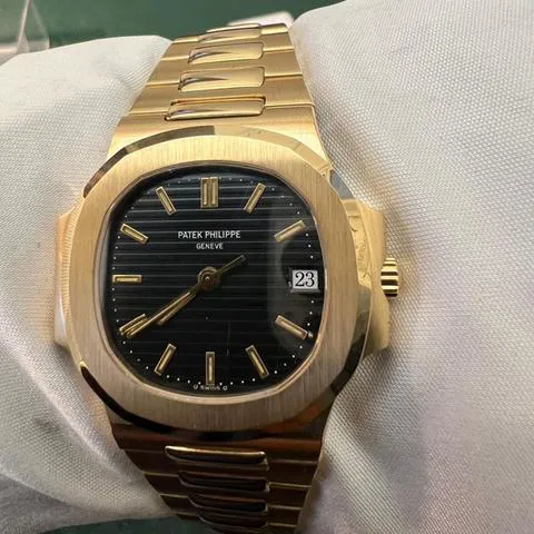 Patek Philippe Nautilus 3800J 37mm Yellow gold Blue 1