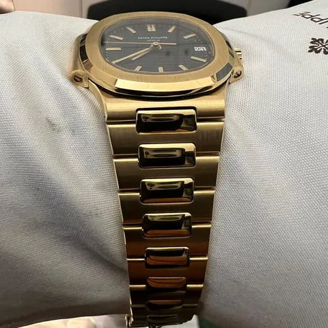 Patek Philippe Nautilus 3800J 37mm Yellow gold Blue 4