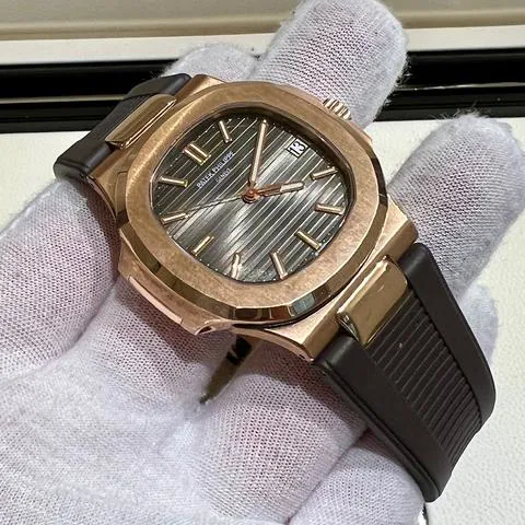 Patek Philippe Nautilus 5711R 40mm Rose gold Brown 2