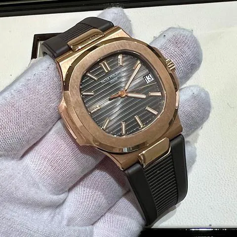 Patek Philippe Nautilus 5711R 40mm Rose gold Brown 6