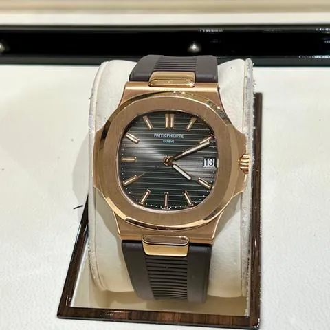 Patek Philippe Nautilus 5711R 40mm Rose gold Brown 7