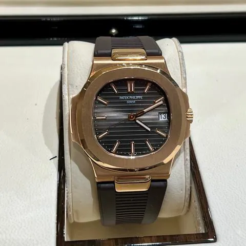 Patek Philippe Nautilus 5711R 40mm Rose gold Brown 8