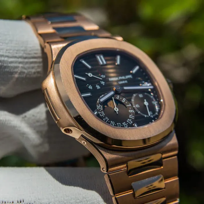 Patek Philippe Nautilus 5712/1R-001 40mm Rose gold Brown