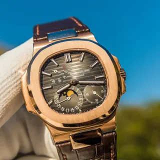 Patek Philippe Nautilus 5712R-001 Rose gold Black/Brown