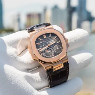 Patek Philippe Nautilus 5712R-001 40mm Rose gold Brown