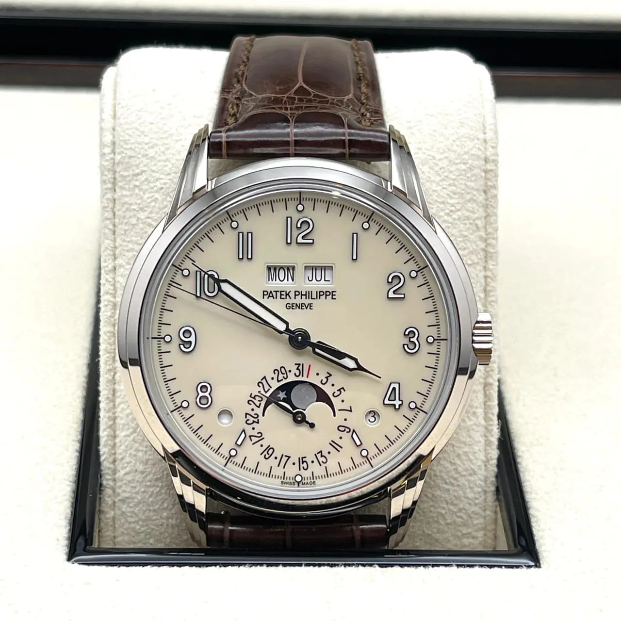 Patek Philippe Perpetual Calendar 5320G-001 40mm White gold Beige