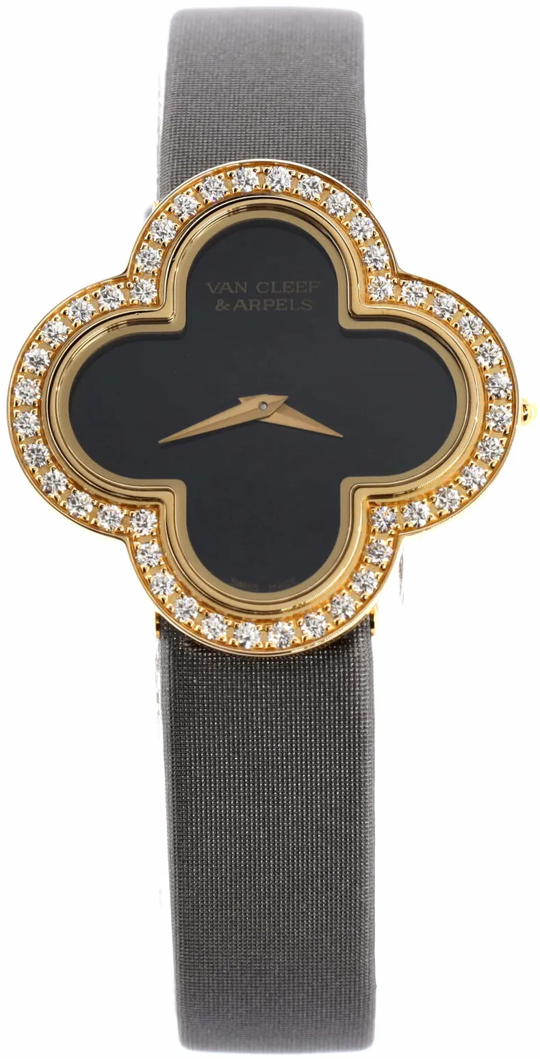 Van Cleef & Arpels Alhambra VCARM95900 26mm Yellow gold White