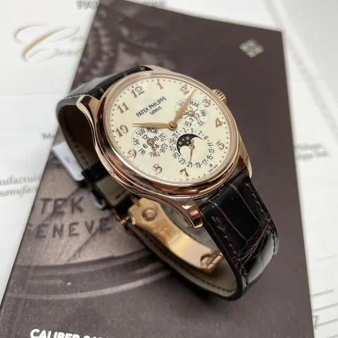 Patek Philippe Perpetual Calendar 5327R-001 39mm Rose gold White