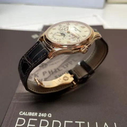 Patek Philippe Perpetual Calendar 5327R-001 39mm Rose gold White 6