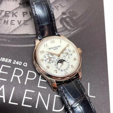 Patek Philippe Perpetual Calendar 5327R-001 39mm Rose gold White 12