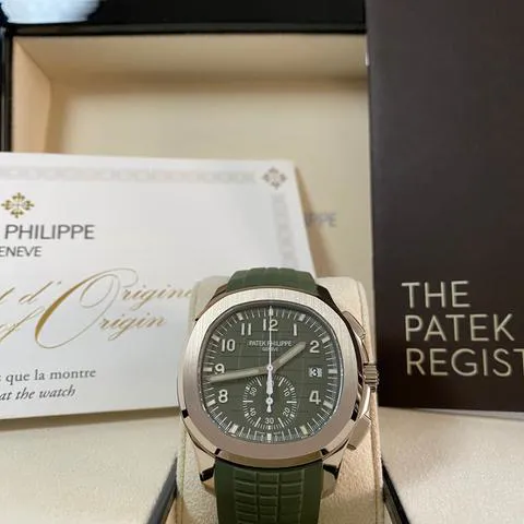 Patek Philippe Aquanaut 5968G-010 42mm White gold Green 15