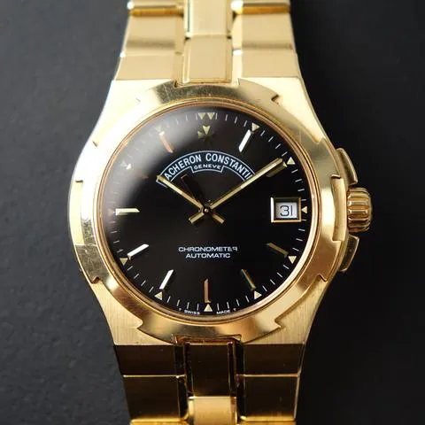 Vacheron Constantin Overseas 42040 37mm Yellow gold Black