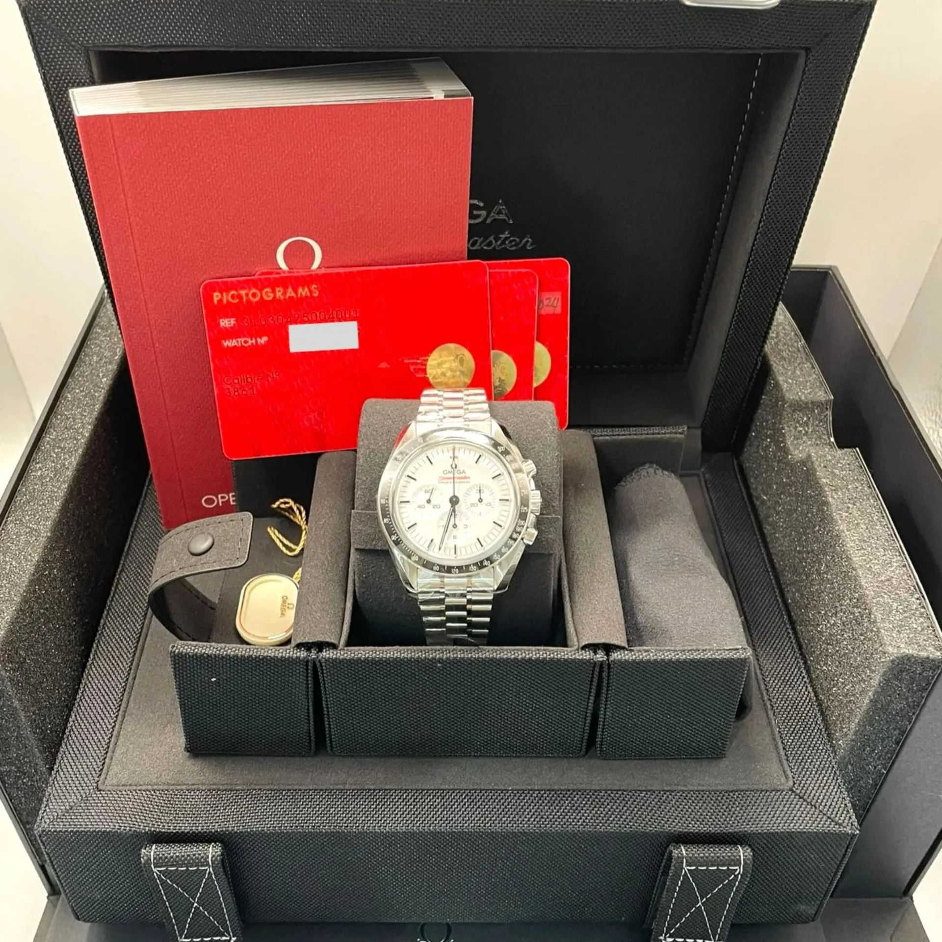 Omega Speedmaster Moonwatch 310.30.42.50.04.001 42mm Stainless steel White 6