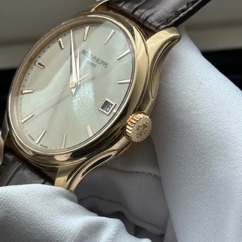 Patek Philippe Calatrava 5227R-001 39mm Rose gold Champagne 2