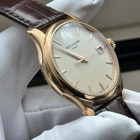 Patek Philippe Calatrava 5227R-001 39mm Rose gold Champagne 3