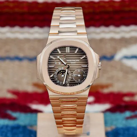 Patek Philippe Nautilus 5712/1R-001 40mm Rose gold Brown