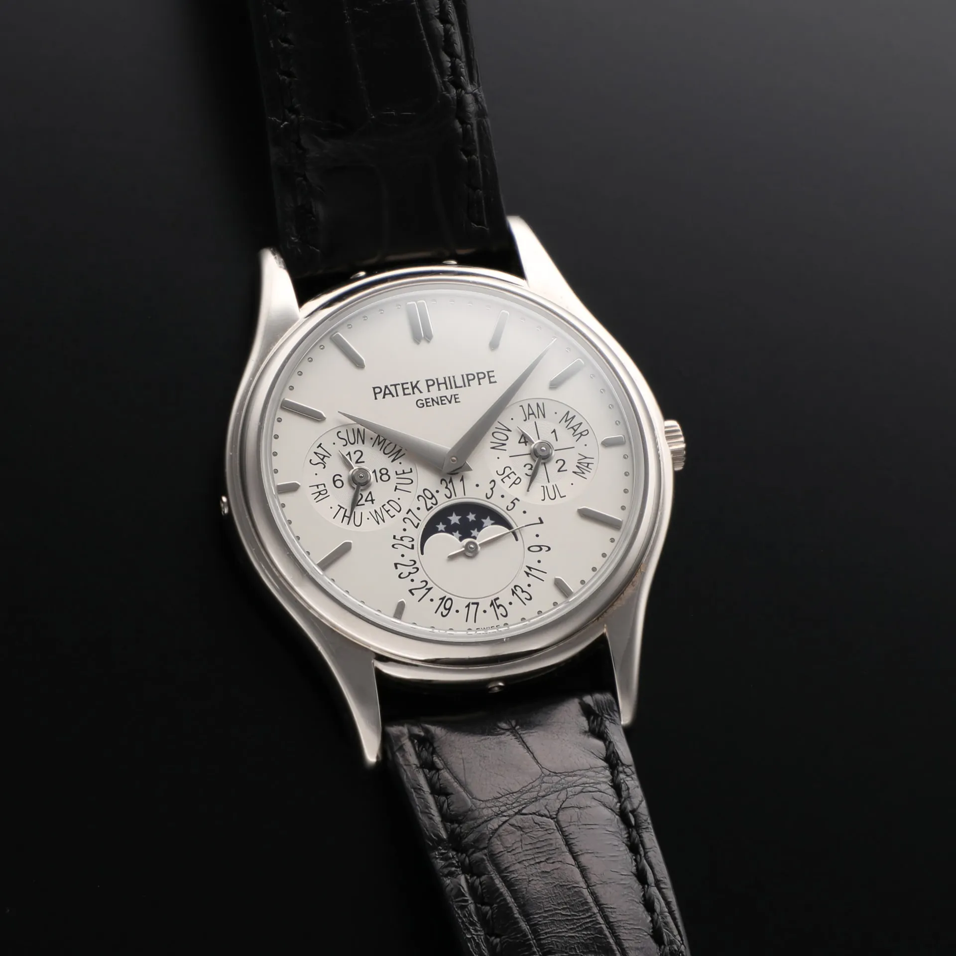 Patek Philippe Perpetual Calendar 5140G-001 37mm White gold Black 1