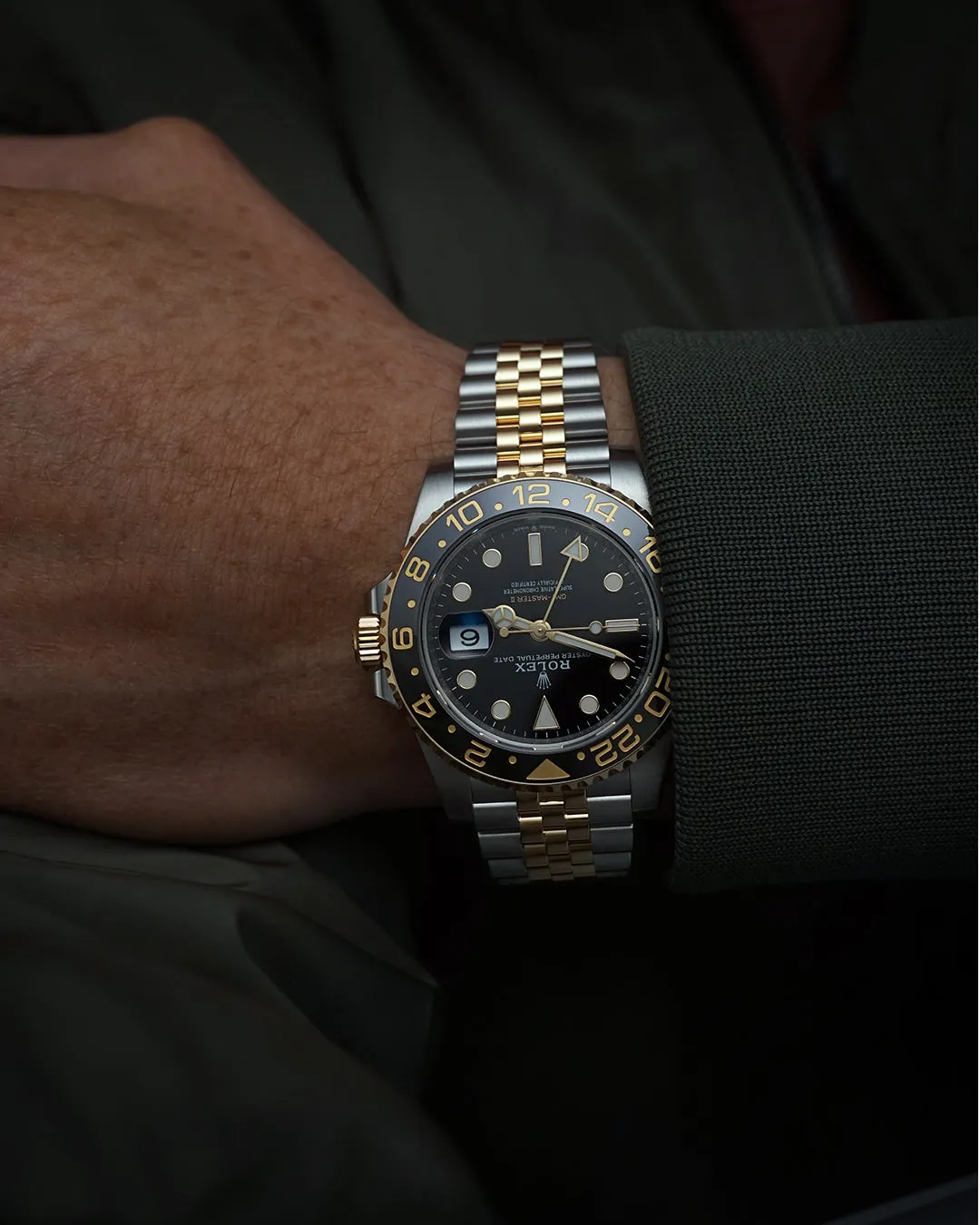 Rolex GMT-Master II 126713GRNR 40mm Stainless steel Black 4