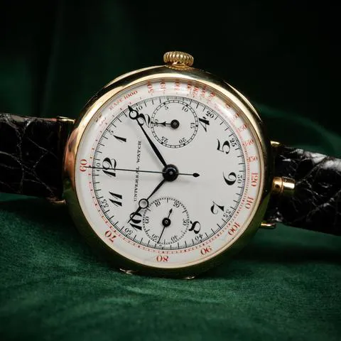 Universal Genève 42mm Yellow gold White