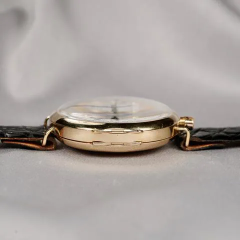 Universal Genève 42mm Yellow gold White 9