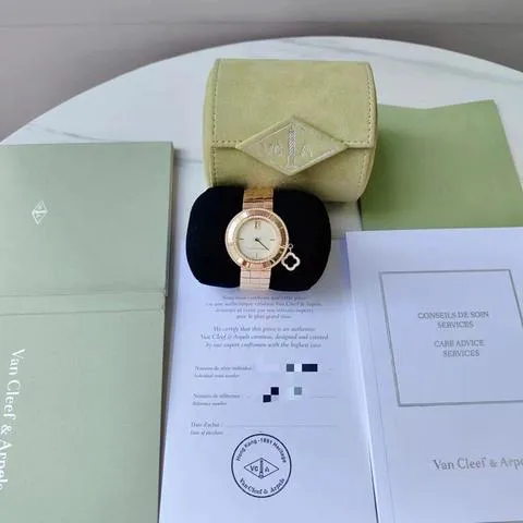 Van Cleef & Arpels VCARN5LE00 32mm Rose gold White 3