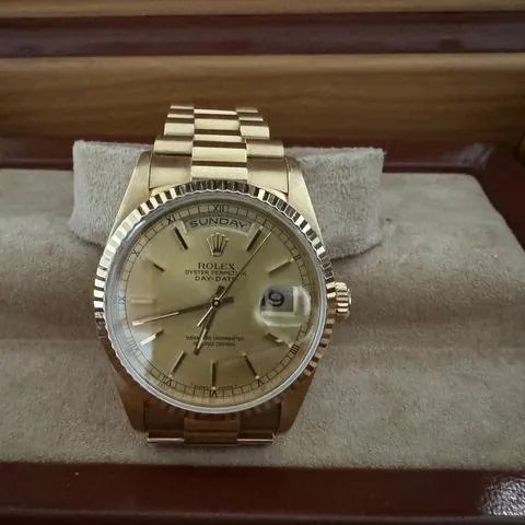 Rolex Day-Date 36 118238 36mm Yellow gold Champagne