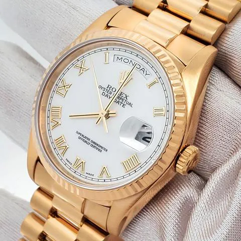 Rolex Day-Date 36 118238 36mm Yellow gold White