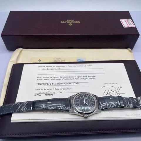 Patek Philippe Calatrava 6000G-010 37mm White gold Gray