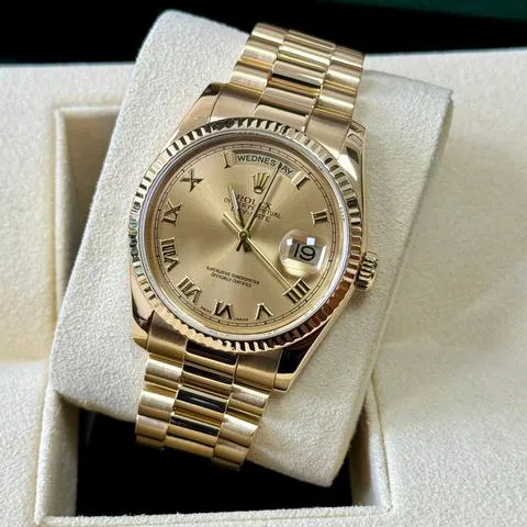 Rolex Day-Date 36 118238 36mm Yellow gold White