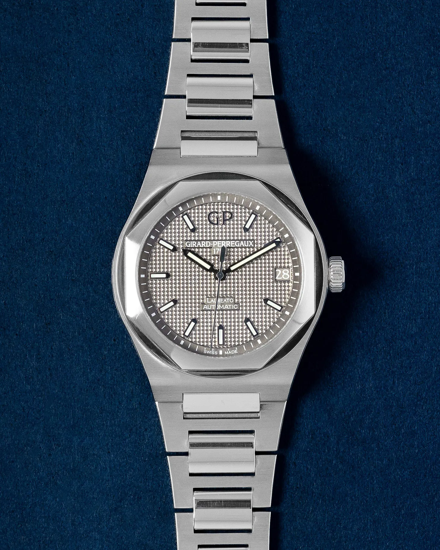 Girard-Perregaux Laureato 81010 42mm Stainless steel Silver