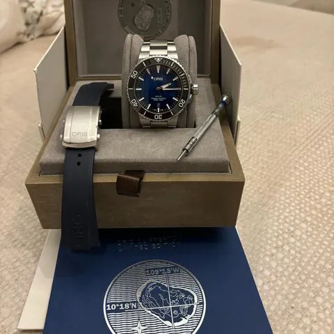 Oris Aquis Date 01 733 7730 4185-Set MB 43mm Stainless steel Blue