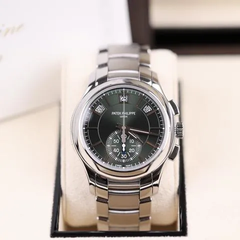 Patek Philippe Annual Calendar Chronograph 5905/1A-001 42mm Stainless steel Green 1