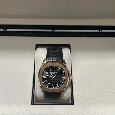 Patek Philippe Aquanaut 5167R-001 40mm Rose gold Brown 9