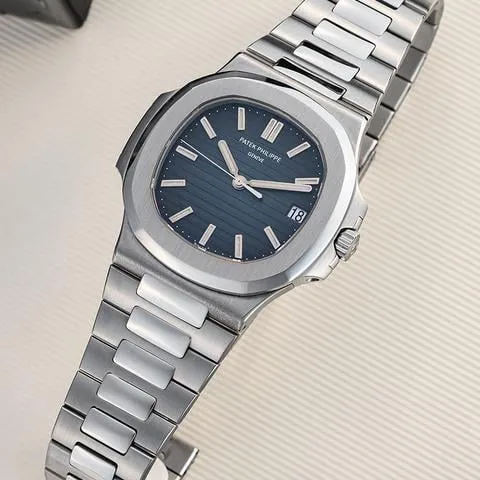 Patek Philippe Nautilus 5711/1A-010 40mm Stainless steel Blue