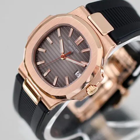 Patek Philippe Nautilus 5711R-001 40mm Rose gold Gray 2