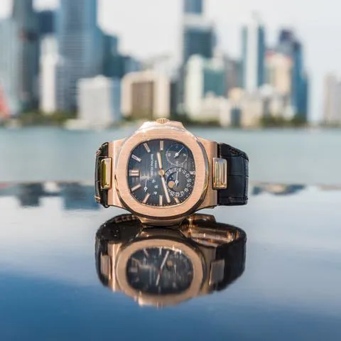 Patek Philippe Nautilus 5712R-001 40mm Rose gold Brown