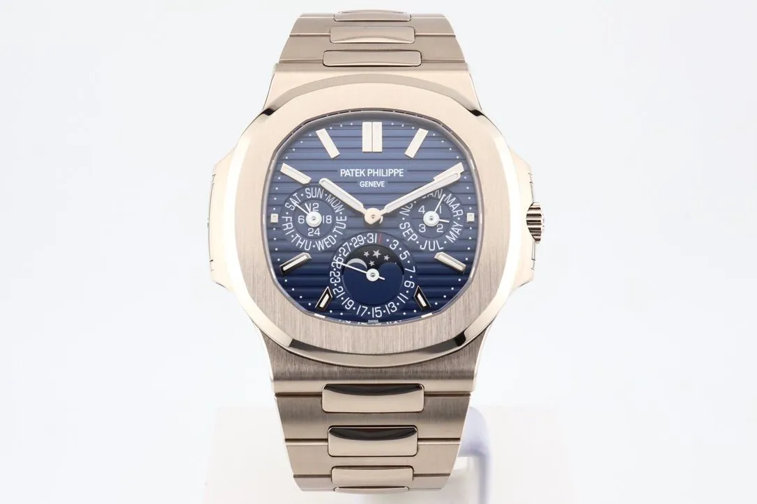 Patek Philippe Nautilus 5740/1G-001 40mm White gold Blue