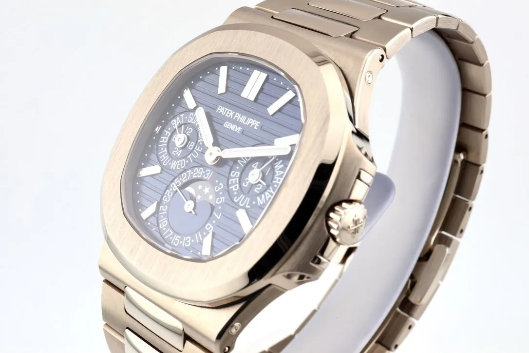 Patek Philippe Nautilus 5740/1G-001 40mm White gold Blue 2