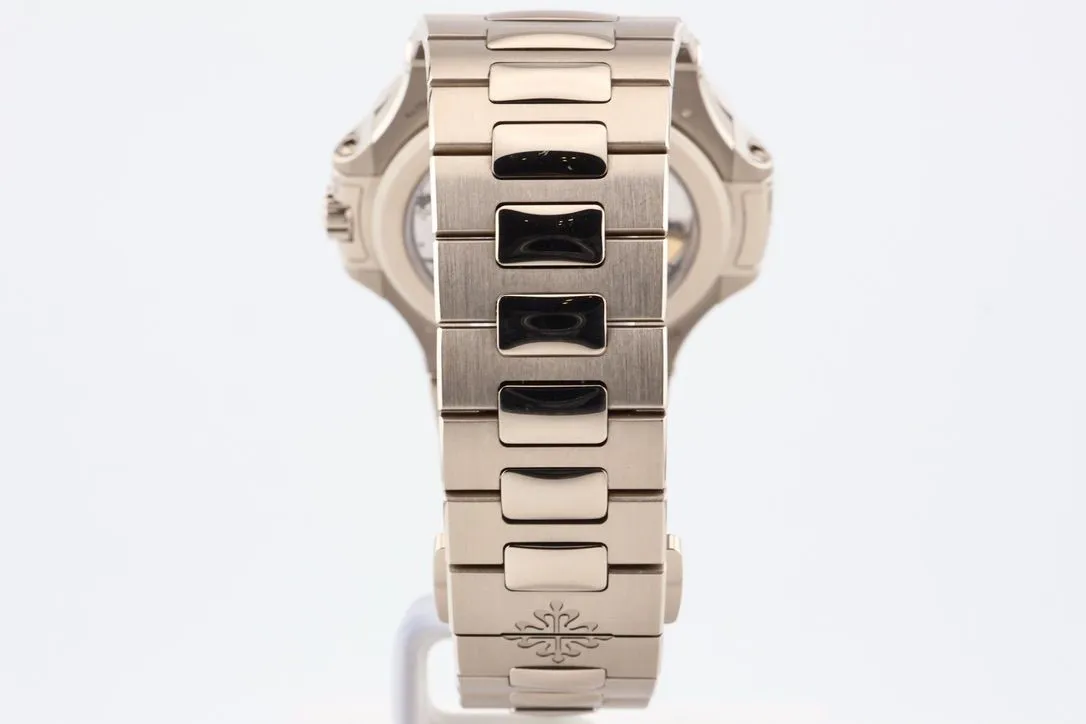 Patek Philippe Nautilus 5740/1G-001 40mm White gold Blue 5