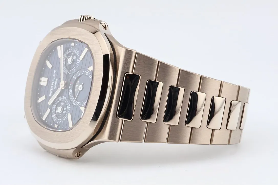 Patek Philippe Nautilus 5740/1G-001 40mm White gold Blue 10