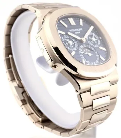 Patek Philippe Nautilus 5740/1G-001 40mm White gold Blue 8