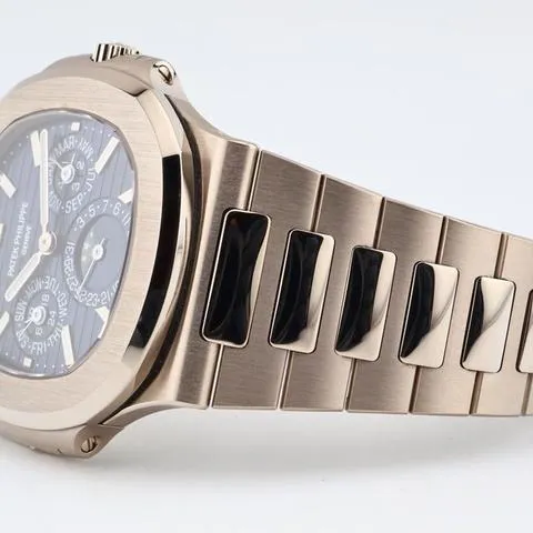 Patek Philippe Nautilus 5740/1G-001 40mm White gold Blue 10