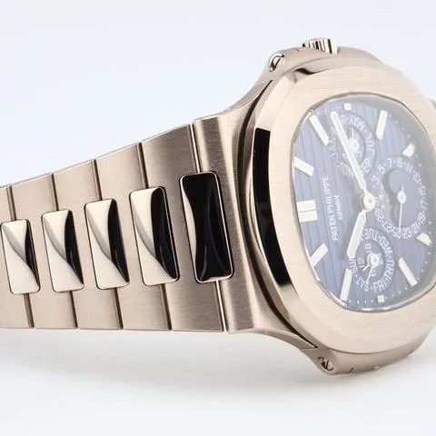 Patek Philippe Nautilus 5740/1G-001 40mm White gold Blue 11